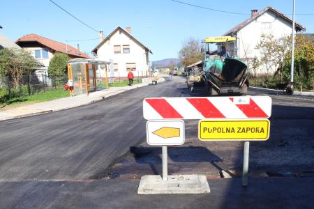 ASFALTIRANJE DOLENJE JEZERO 04 FOTO LJUBO VUKELIČ